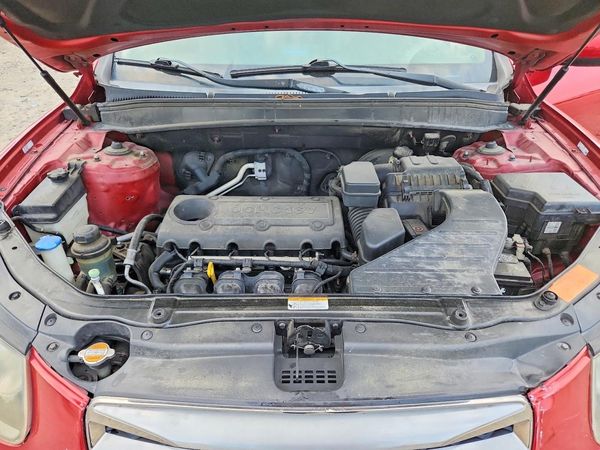 2012 HYUNDAI SANTA FE L TOP (High) — Engine bay