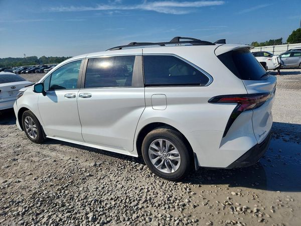 2025 TOYOTA SIENNA XLE