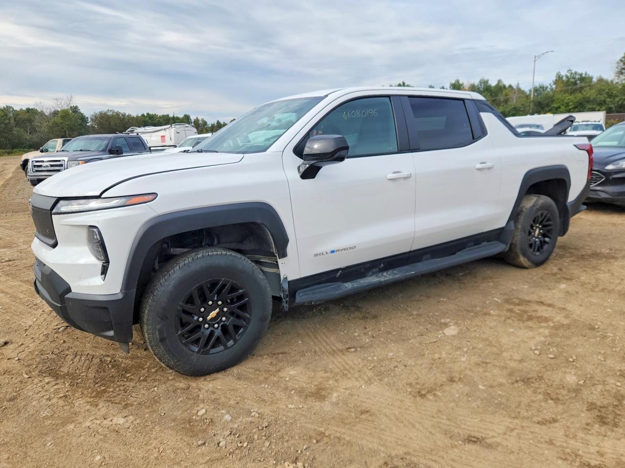 2024 CHEVROLET SILVERADO Work Truck (3WT) — Front 3/4