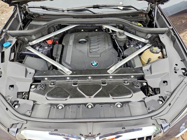 2019 BMW X5 xDrive40i — Engine bay