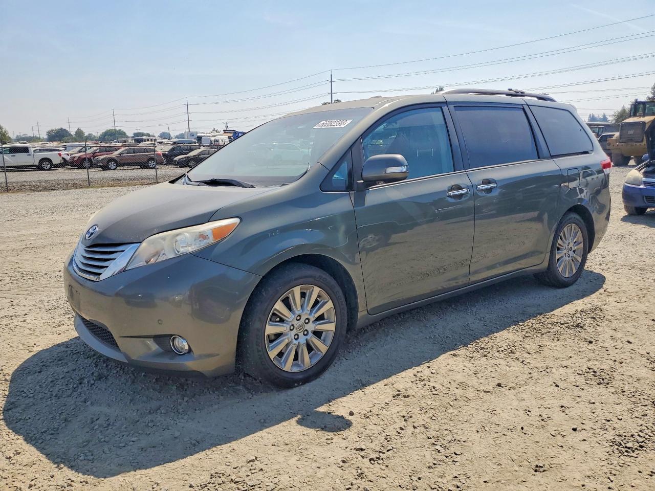 2013 TOYOTA SIENNA
