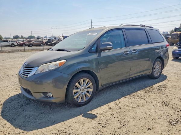 2013 TOYOTA SIENNA
