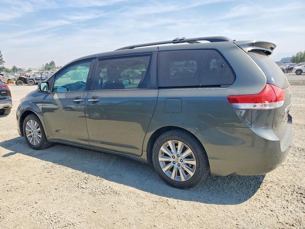 2013 TOYOTA SIENNA