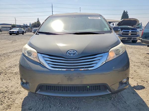 2013 TOYOTA SIENNA