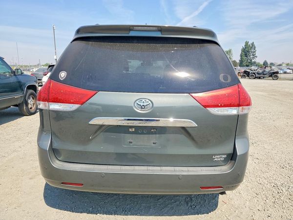 2013 TOYOTA SIENNA