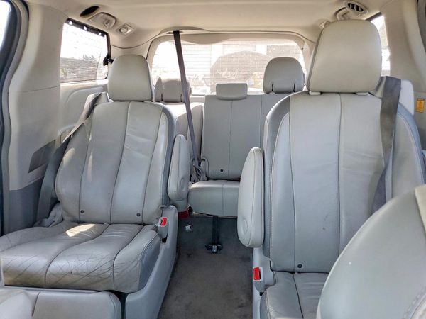 2013 TOYOTA SIENNA