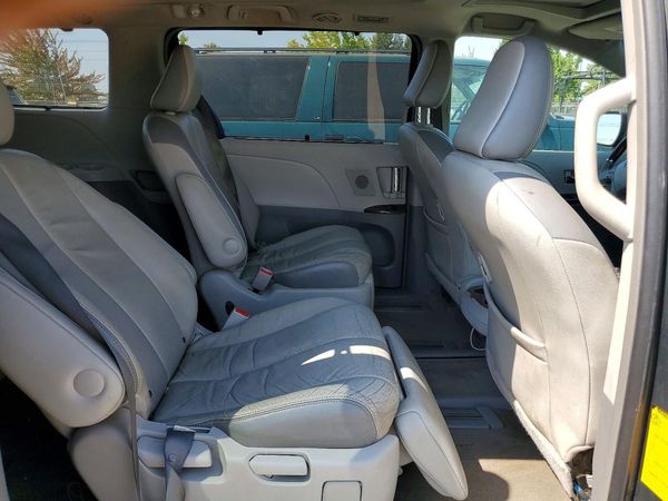 2013 TOYOTA SIENNA
