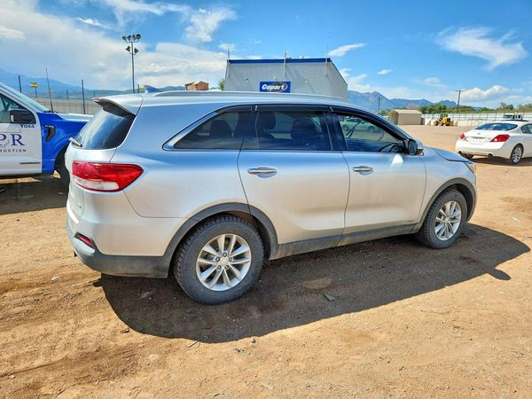 2016 KIA SORENTO L / LX