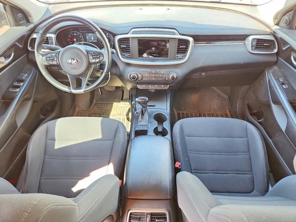 2016 KIA SORENTO L / LX