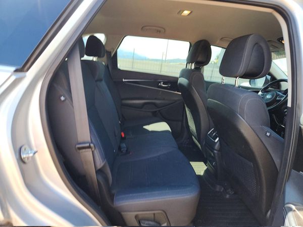 2016 KIA SORENTO L / LX