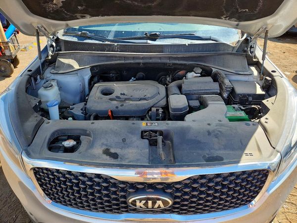 2016 KIA SORENTO L / LX