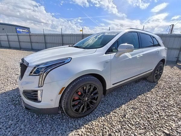 2022 CADILLAC XT5 Sport — Front 3/4