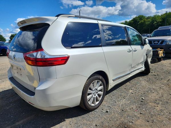 2017 TOYOTA SIENNA