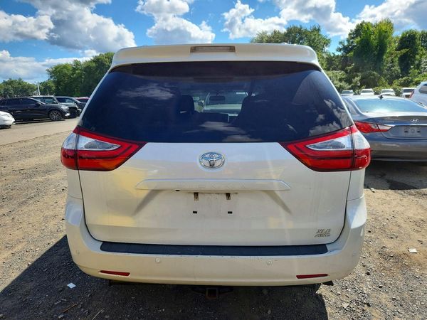 2017 TOYOTA SIENNA