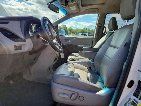 2017 TOYOTA SIENNA