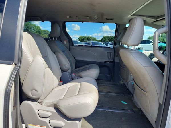 2017 TOYOTA SIENNA