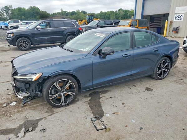 2025 VOLVO S60