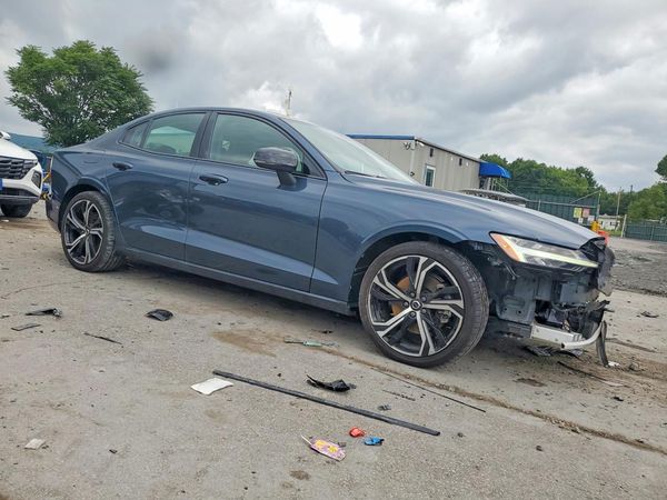 2025 VOLVO S60