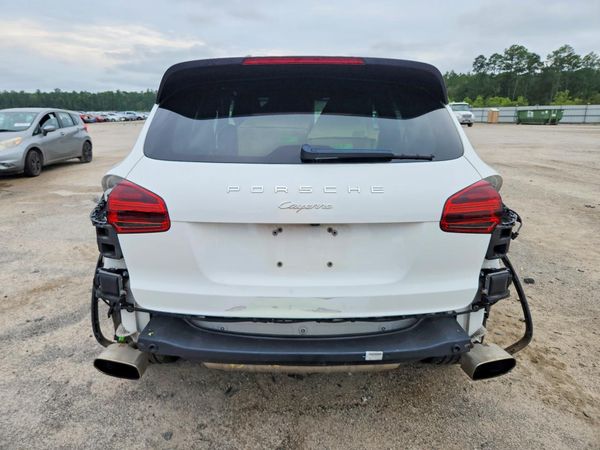 2016 PORSCHE CAYENNE
