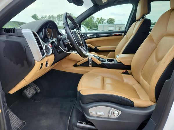 2016 PORSCHE CAYENNE