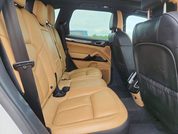 2016 PORSCHE CAYENNE