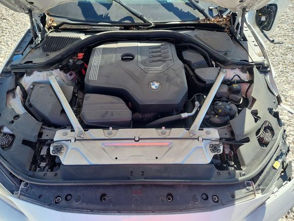 2022 BMW 4 SERIES — Engine bay