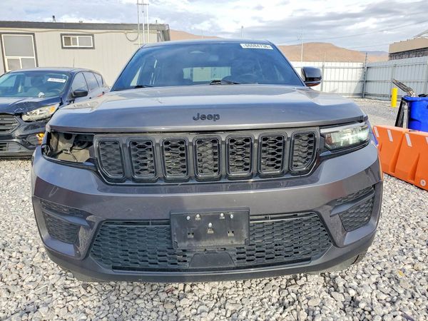 2023 JEEP GRAND CHEROKEE Laredo, Altitude