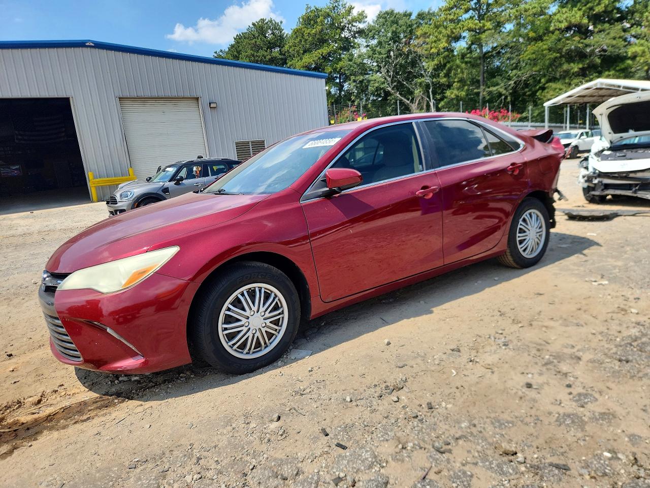 2016 TOYOTA CAMRY — Front 3/4