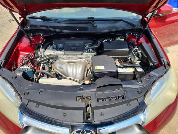 2016 TOYOTA CAMRY — Engine bay