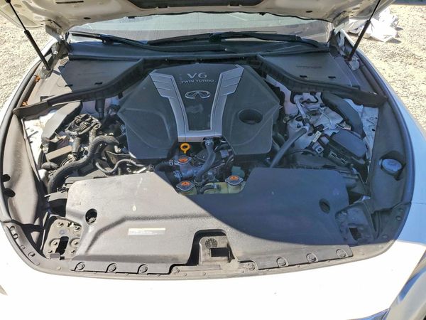 2017 INFINITI Q60 — Engine bay