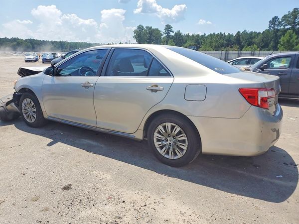 2014 TOYOTA CAMRY