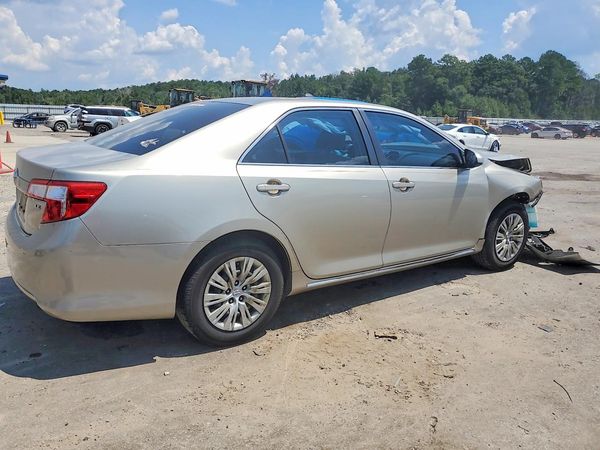 2014 TOYOTA CAMRY