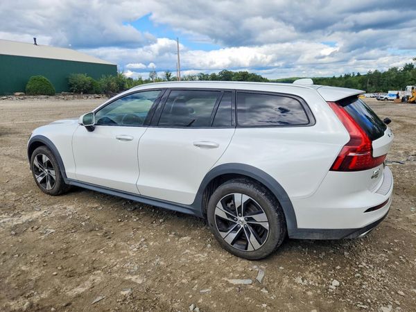 2020 VOLVO V60 CROSS COUNTRY Momentum — DSRA