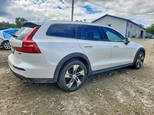 2020 VOLVO V60 CROSS COUNTRY Momentum — PSRA