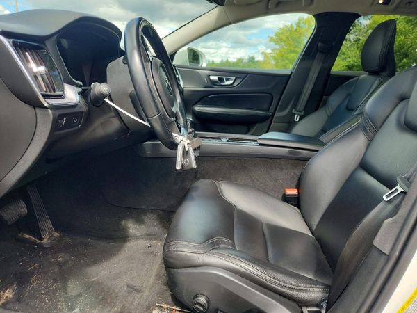 2020 VOLVO V60 CROSS COUNTRY Momentum — DENT