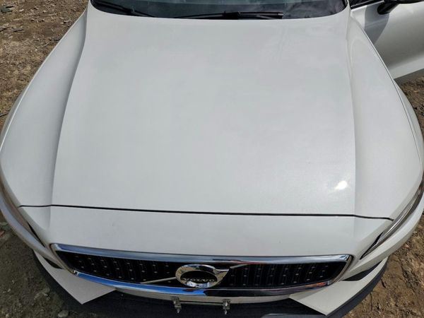 2020 VOLVO V60 CROSS COUNTRY Momentum — Engine bay