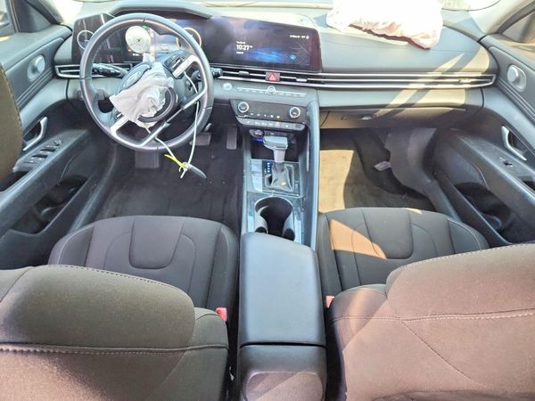 2024 HYUNDAI ELANTRA SEL w/ Convenience Pkg — CKPT