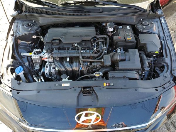 2024 HYUNDAI ELANTRA SEL w/ Convenience Pkg — Engine bay