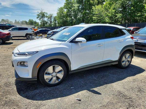 2021 HYUNDAI KONA Limited — Front 3/4