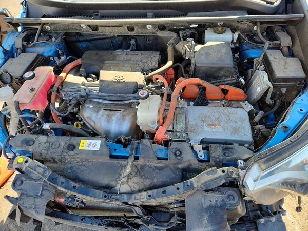 2017 TOYOTA RAV4 Ltd Hybrid — Engine bay