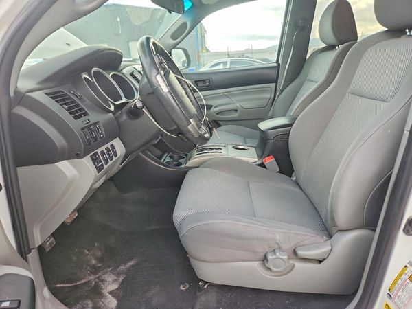2015 TOYOTA TACOMA Delux Grade