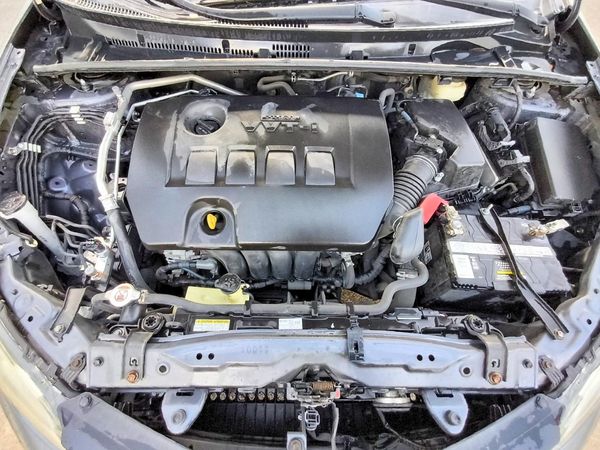 2017 TOYOTA COROLLA — Engine bay