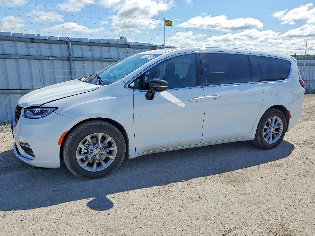 2026 CHRYSLER PACIFICA Limited — Front 3/4
