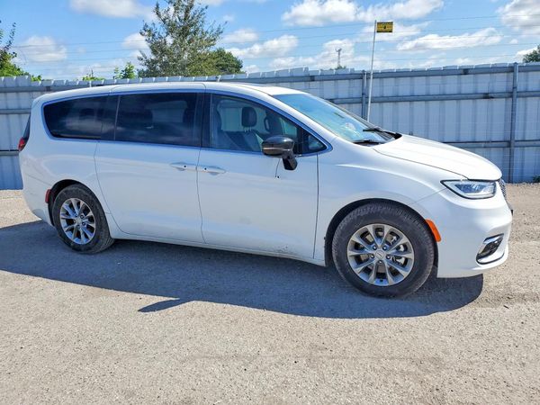 2026 CHRYSLER PACIFICA Limited — Passenger 3/4