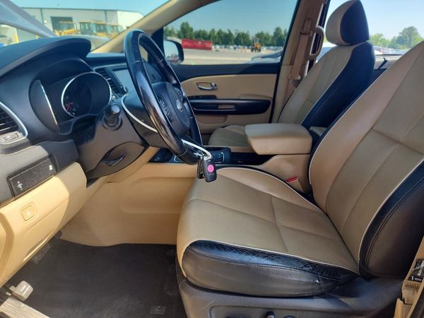 2017 KIA SEDONA LX
