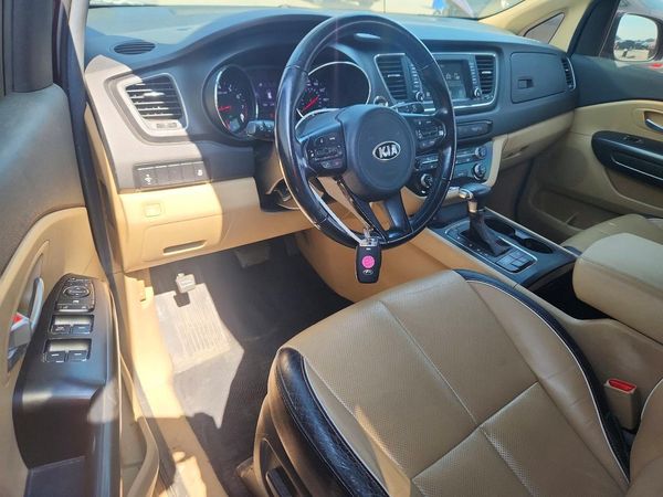 2017 KIA SEDONA LX