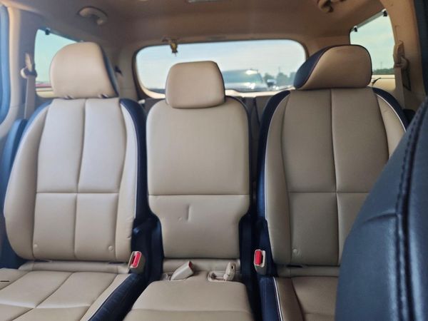 2017 KIA SEDONA LX