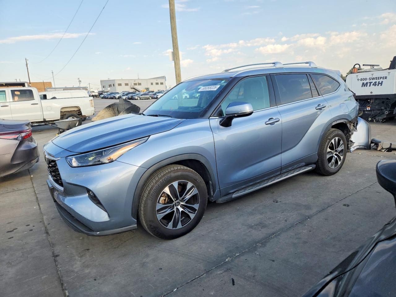 2022 TOYOTA HIGHLANDER XLE