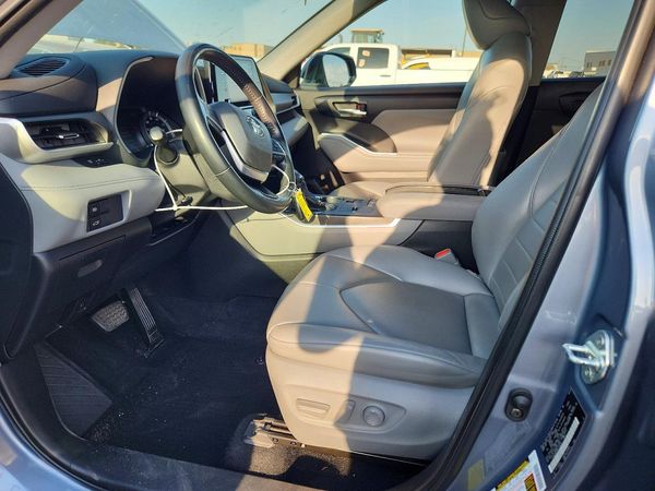 2022 TOYOTA HIGHLANDER XLE