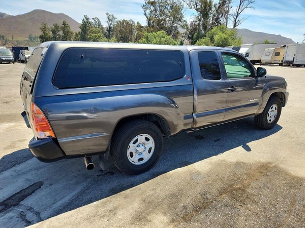 2015 TOYOTA TACOMA Delux Grade
